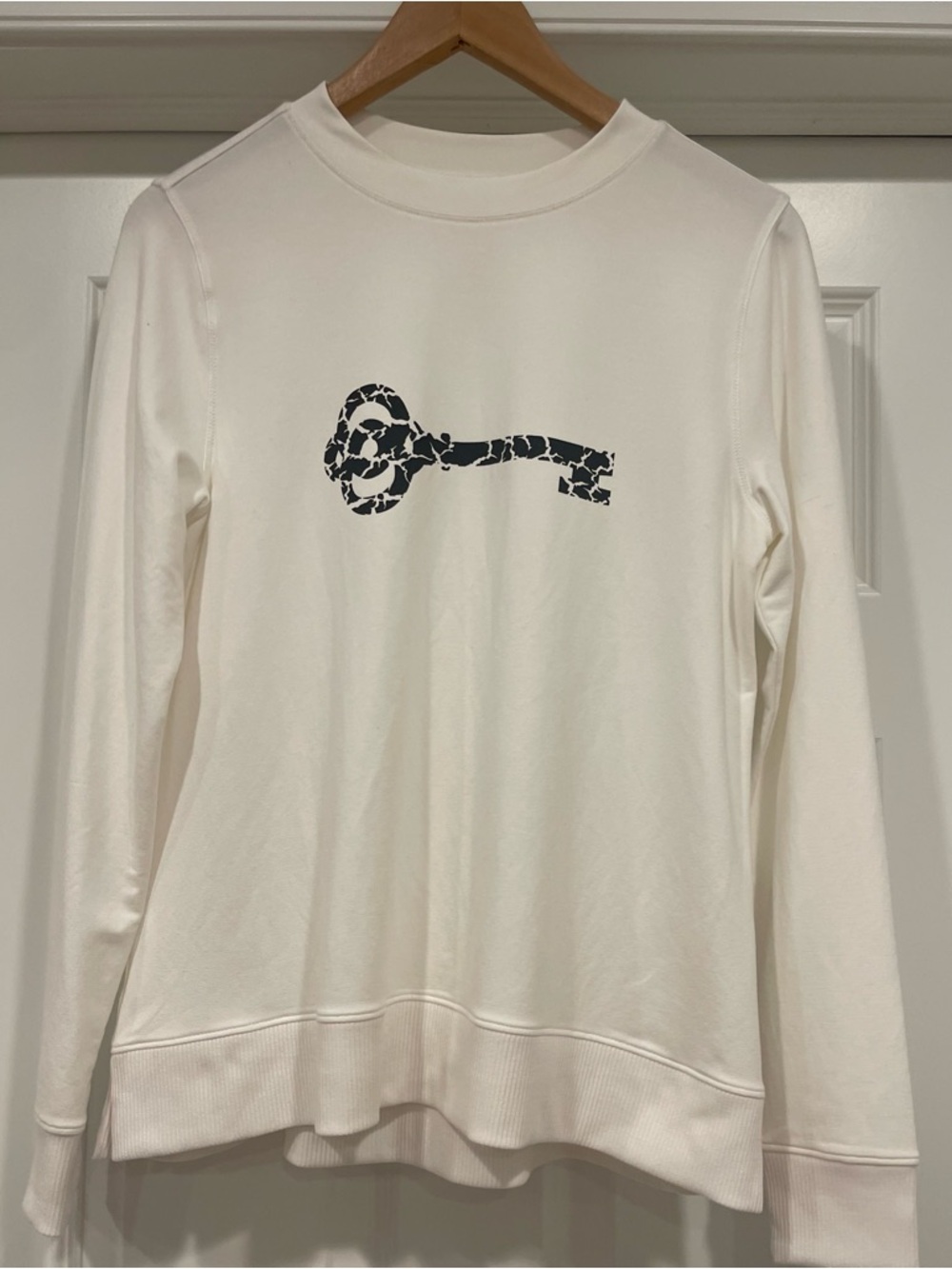 Belyn Key top/sweatshirt - size small